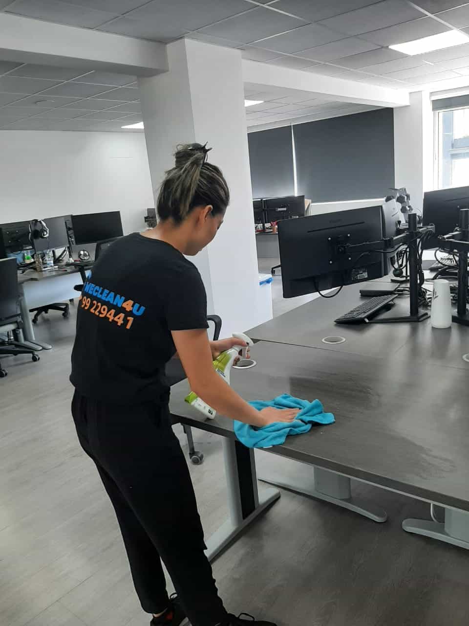office cleaning,commercial cleaning services